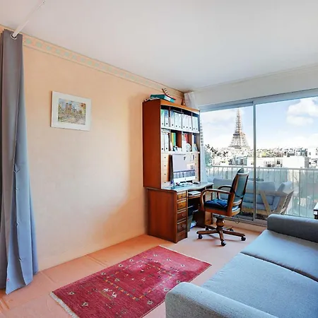 Apt With Balcony Overlooking The Eiffel Tower Paryż