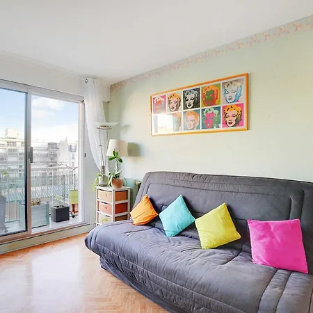 Apt With Balcony Overlooking The Eiffel Tower Apartament