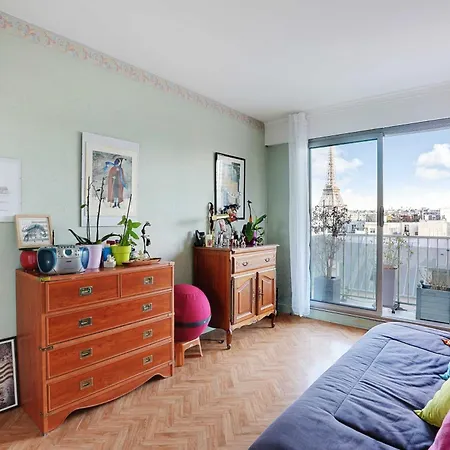 Apt With Balcony Overlooking The Eiffel Tower Apartament *