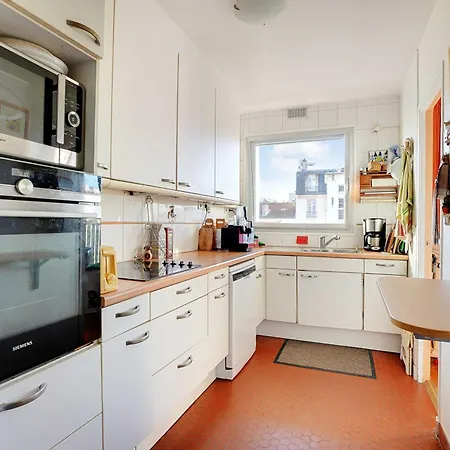 Apt With Balcony Overlooking The Eiffel Tower * Paryż