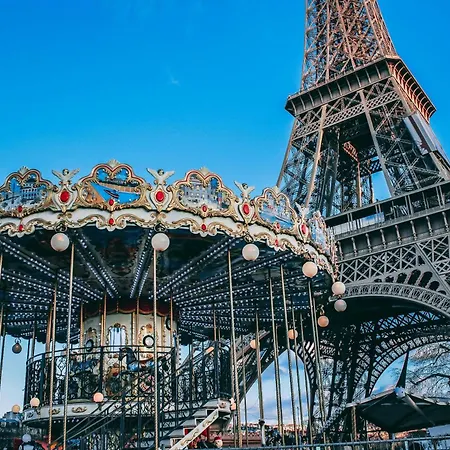 Apt With Balcony Overlooking The Eiffel Tower * Paryż